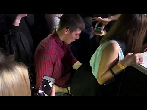 ❤️ Ubulili bangempela ku-nightclub yaseRussia. Intombazane yaseRussia eneminyaka engu-18 ubudala ingene endunu nasesithweni sangasese e-nightclub Ucansi lwendunu ku-porn zu.porngifmag.ru ❌